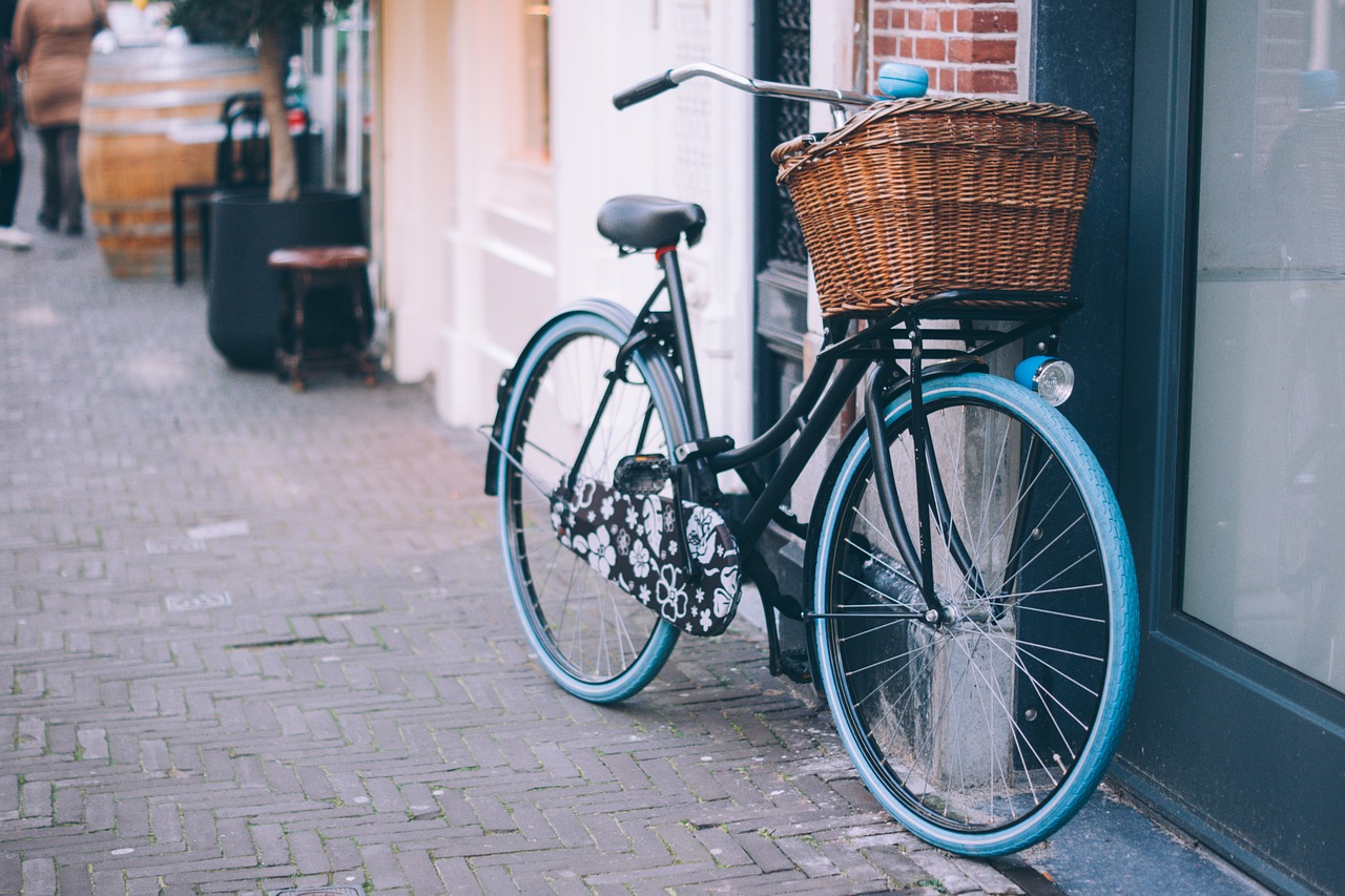 bicicleta-ir-al-trabajo-hábito-de-vida-saludable